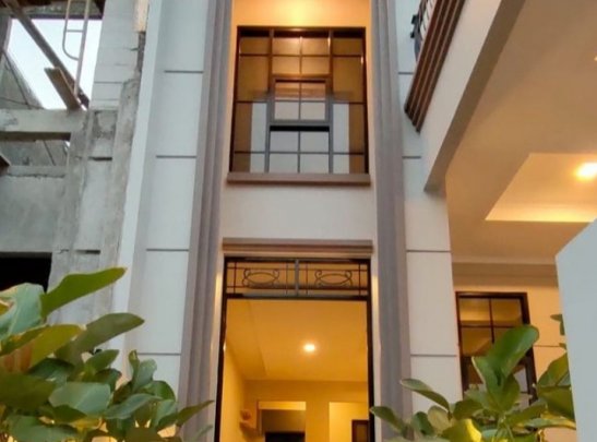 RUMAH 2 LANTAI MEWAH MEPET JAGAKARSA DI TANAH BARU BEJI DEPOK RUMAH 2 LANTAI MEWAH DAN MODERN DALAM CLUSTER DI TANAH BARU BEJI DEPOK Rumah Indah Di lokasi Strategis Tanah Baru

&nbsp;

Tepatnya di : Jl Raya Tanah Baru Depok

&nbsp;

Harga : 1.285 M Nego

&nbsp;

bisa cash / KPR Murah Properti