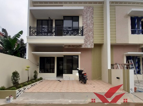 rumah 2 lantai minimalis dekat polsek beji depok rumah 2 lantai dalam cluster dekat polsek beji depok  Rumah Classic Minimalis Modern terbaru di Beji DEPOK.

&nbsp;

Luas Tanah 98

Luas Bangunan 150

Kamar Tidur 4+1

Kamar Mandi 4+1

Carport 2 Murah Properti