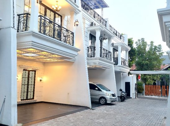 Rumah Siap Huni Dalam Cluster Di Jakarta Selatan Murah property Rumah Baru Modern Clasic Dekat Stasiun KRL Lenteng Agung AAkses Jalan 2 Mobil Pinggir Jalan Raya Di Jakarta Selatan New Cluster One Gate System Pos Keamanan Murah Properti